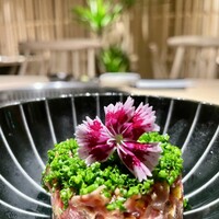 焼肉料理 牛吉日和 - 牛吉ユッケ姫葱仕立て～ピスタチオ添え～