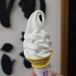 蔵カフェ - 醤油ソフト　やや茶色い
