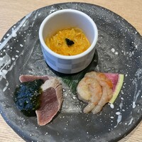 新宿 鮨 ふくじゅ - 前菜、鰹の叩き、あまえひ、ウニ水晶