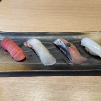 新宿 鮨 ふくじゅ - 最初の寿司、イカ、鯖、鯛、中トロ