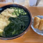 うどん えん - ごぼう天うどん＝520円
わかめ＝100円  いなり(2個)＝130円