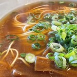 支那そば餐休 - 支那そば¥880内　しょっぱうまい