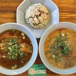 支那そば餐休 - 支那そば¥880内(左)、名物そば¥980内(右)、Cセットミニチャーハン¥270内(上)