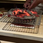 千葉たかおか - 棒寿司を炭で炙っています♪