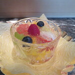 なだ万 - 季節果物のコアントローゼリー掛け