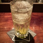 バー・バーンズ - 息子と同い歳のバーテンダーさんが作ってくれたジンリッキーのビター効かせ