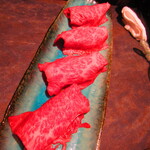 しなもん堂 - 道産和牛ブリスケの炙り肉寿司４貫　２２９９円（税込）【２０２４年９月】