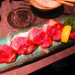 しなもん堂 - 数量限定・道産和牛肩ロースの自家製ローストビーフ　１６９９円（税込）【２０２４年９月】