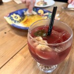 ピアチェーレ - サングリアにバナナって珍しくない？　だから濁ってるけど美味しいよー