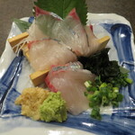 さかな市場 - シマアジ刺身(880円)
