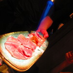 しなもん堂 - 牛タン炙り焼　サルサソース掛け　１２９９円（税込）バーナーで炙って　3【２０２４年９月】