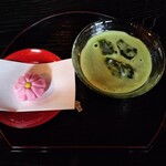 漸草庵 休み処 - 冷やし抹茶（期間限定）とコスモス