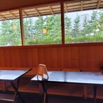 漸草庵 休み処 - 私達は予約せずに、こちらのお休み処でいただきました。奥には予約制のお茶室が４室あるそうです。