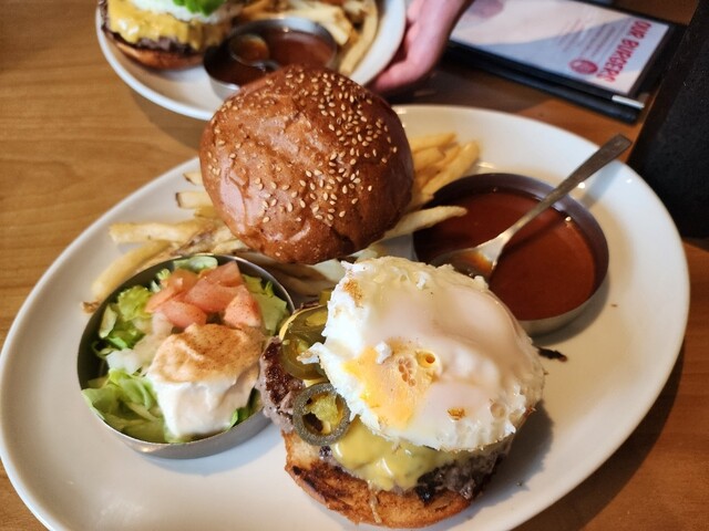 ハンバーガーショップ THE BURGER SHOP 393 - Sasazuka/Hamburger | Tabelog