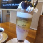 クリクリ - ブドウとイチジクのパフェ¥1200