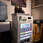 NIBOSHI MANIA - 店内、メニュー黒板と券売機