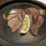 桃源洞 - 小鉢：「自家製牛舌」独特の味わい