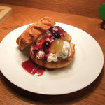 クルミドコーヒー - クルミドケーキクリームぶどう(520円)