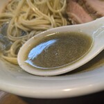 中華そばや 和凡 - 純ニボシラーメンのスープ