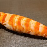 千葉たかおか - ⑲茹で立て車海老(千葉県竹岡産)
      産卵は初夏～初秋、旬は初夏～初秋
      茹で立てに絶妙な冷ましを施し、軽めのヅケを施してあり、深みのある海老の旨みと甘みを楽しみます 