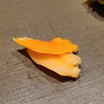 千葉たかおか - ③青柳(千葉県船橋産)
      産卵は早春~夏、旬は春
      仄かな磯の香り、蕩ける様な消え去り方
      煮過ぎでもなく貝類が蕩ける、味わいは透明感があり、甘み&旨みが豊か、激ヤバです 