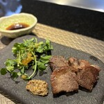 鉄板焼 石狩 - 石狩流 牛タンステーキ 粒マスタード添え
      クレソンサラダと共に