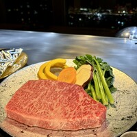 鉄板焼 石狩 - 石狩特選 A-5 
                    北海道敷島ファーム産黒毛和牛
                    「白老和牛」
                    サーロインステーキ100g