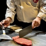 鉄板焼 石狩 - 石狩特選 A-5 
      北海道敷島ファーム産黒毛和牛
      「白老和牛」
      サーロインステーキ100g