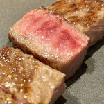 鉄板焼 石狩 - 石狩特選 A-5 
      北海道敷島ファーム産黒毛和牛
      「白老和牛」
      サーロインステーキ100g