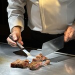 鉄板焼 石狩 - 石狩特選 A-5 
      北海道敷島ファーム産黒毛和牛
      「白老和牛」
      サーロインステーキ100g