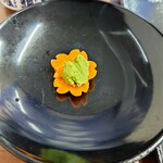 お魚のなかだ - 蓋がお醤油皿となります。