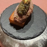 モノリス - 馬肉タルタル　キャビア