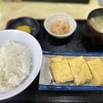 末吉 - だし巻き定食
550円