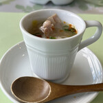 トミズダイナー - チキンとモズクのスープ