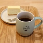 TAOCA COFFEE Kobe Motomachi Ten - Bran Tart Cheesecake, JPY 540
                      Drip Coffee Nicaragua, JPY 470