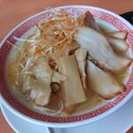 幸楽苑 - ラーメンに具材をイン