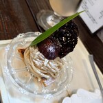 アレス カフェ - 季節のパフェ【栗】の栗とモンブラン