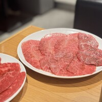 ビーフキッチン 渋谷店 - 赤身盛り合わせの一部。