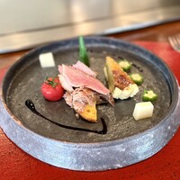 ザ コロネーション - 鴨のローストとコンフィ・長ねぎのタルト・プチぷよトマト