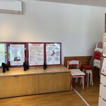 馬刺し専門 大久保商店 - 内装②