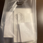 和菓子まめいち - 天気が悪かったのでビニール袋を有料で購入。内側にある紙袋は無料