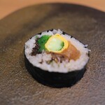 すし処 ひさ田 - 太巻きはキクラゲ、がポイント。みずみずしいきゅうりでさっぱりと。