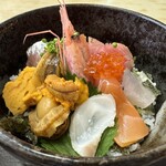 むすび屋 - 海鮮おまかせ丼¥1580