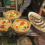 立ち呑みのさのや - スタンバイされたラザニア(2014.4)