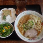 よっしー製作所 - 料理写真:謹製ラーメンとデザートのセット