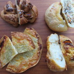 壱弐参 CAFE - 自家製パン4種を切ったところ