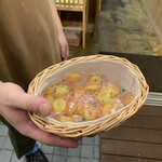 鶏と酎ハイ とり巣 - 帰り際の飴ちゃん