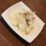 ワインバー バッカス - マヨネーズを使わない、いぶりガッコ入りポテトサラダ（９００円）２０２４年９月