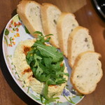 ワインバー バッカス - 今、セレブに人気の中東諸国の家庭料理「フムス」（８５０円）２０２４年９月
