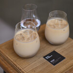 LEAVES COFFEE ROASTERS - カフェラテ(ICED)@税込900円：BRAZIL DATERRA #9 ARARA NATURAL